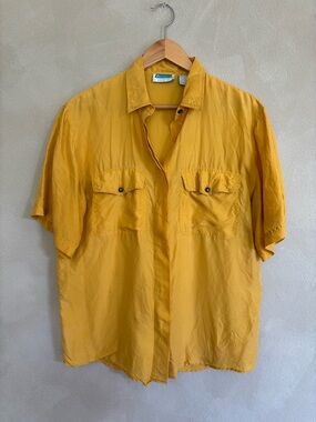 Vintage Mervin’s 100% silk short sleeve button up blouse